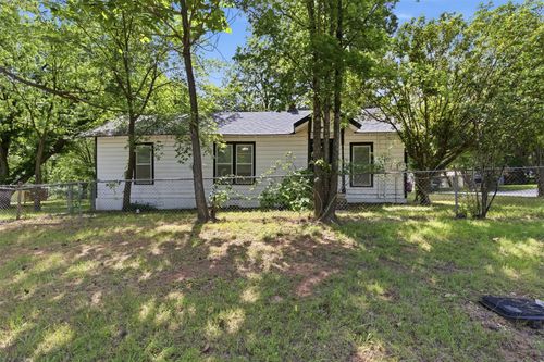 630 E Acheson St, Denison, TX, 75021-6457 | Card Image