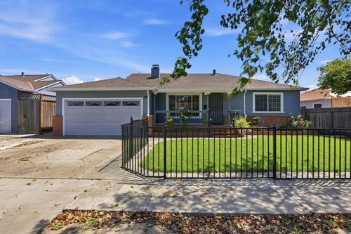 215 Eastman St, Hayward, CA, 94544-2911 | Card Image