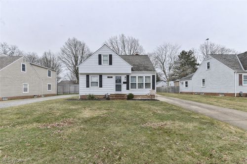 5317 Karen Isle Dr, Willoughby, OH, 44094-4353 | Card Image