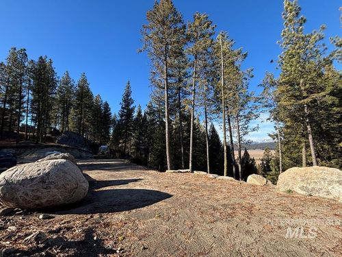 28 Sarah Way, Cascade, ID, 83611-5122 | Card Image