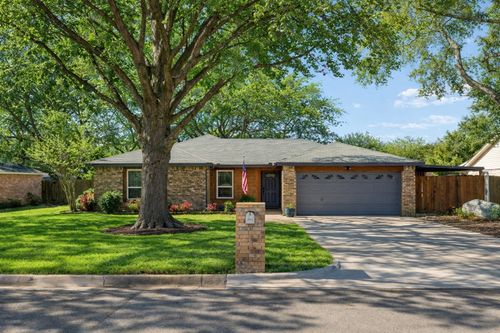 7301 Windcrest Ln, North Richland Hills, TX, 76182-7717 | Card Image