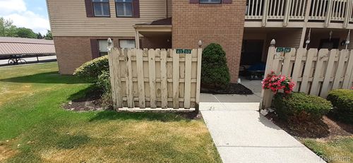 56-61210 Greenwood Dr, South Lyon, MI, 48178-1703 | Card Image