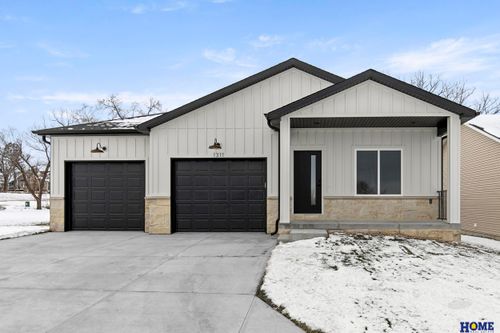 1311 Sw 36th St, Lincoln, NE, 68522-8767 | Card Image