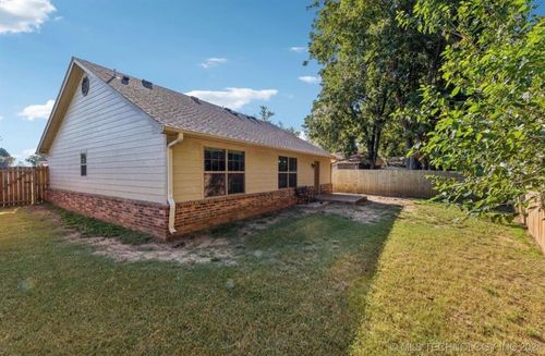 923 N Summer Tree Drive, Ada, OK, 74820 | Card Image