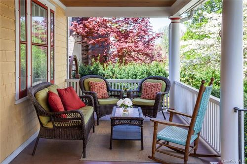 8 Gifford St, Eastchester, NY, 10707-4302 | Card Image