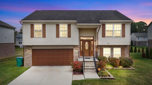 13337 N Cumberland Dr, Van Buren Twp, MI, 48111-4590 | Card Image