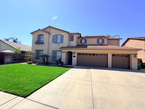 1083 N Wellington St, Porterville, CA, 93257-8878 | Card Image