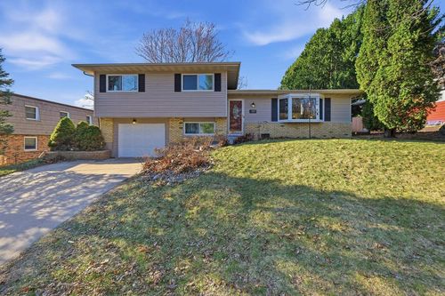 7207 Fortune Dr, Middleton, WI, 53562-3713 | Card Image