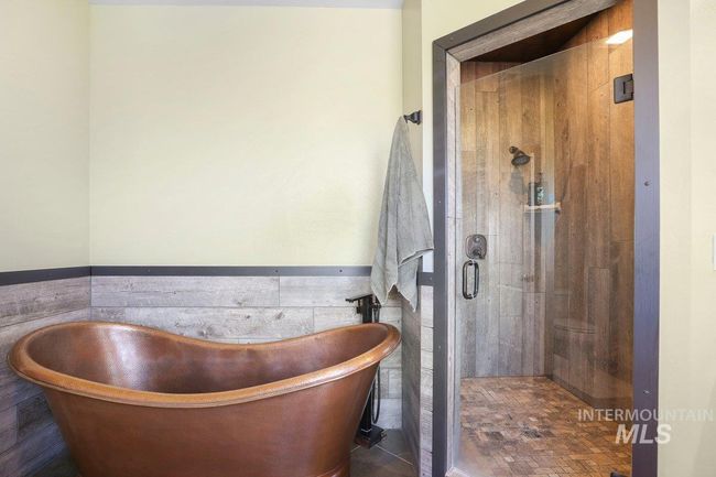 2040 E 2200 N, House other with 9 bedrooms, 6 bathrooms and 2 parking in Twin Falls ID | Image 24