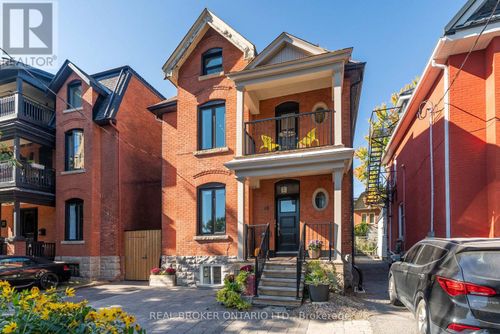 33 Argyle Ave, Ottawa, ON, K2P1B3 | Card Image