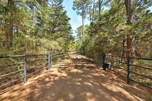 500 Pine Valley Loop, Smithville, TX, 78957-5270 | Card Image