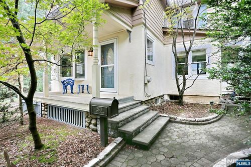 260 Glen Ave, Midland Park, NJ, 07432-1666 | Card Image
