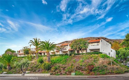 9564 Via Bernardo, Burbank, CA, 91504 | Card Image
