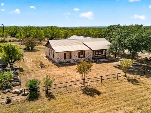 5431 State Highway 173 N, Devine, TX, 78016-4788 | Card Image