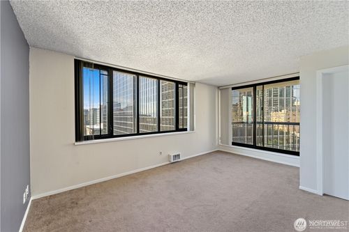904-2100 3rd Ave, Seattle, WA, 98121-2301 | Card Image