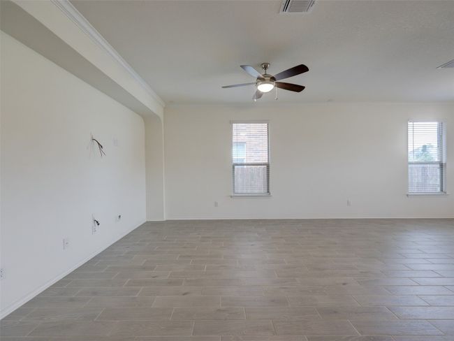 Spacious living space | Image 16