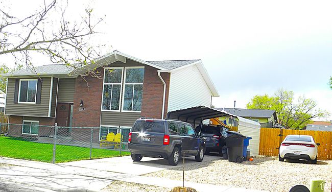 Plenty of parking for cars and RVs!. | Image 38