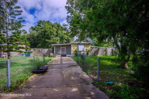 557 Nicklaus Cir, COCOA, FL, 32927-4877 | Card Image