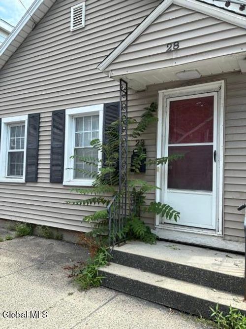 28 Lancaster St, Cohoes, NY, 12047-2925 | Card Image