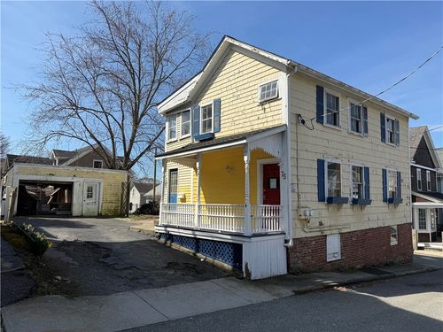 75 Pope Street, Newport, RI, 02840 | Card Image