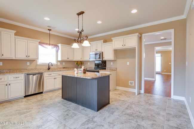 Kitchen | Image 9