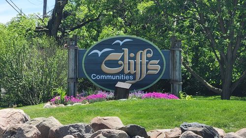 205-f-804 Cliffs Dr, Ypsilanti, MI, 48198-7326 | Card Image