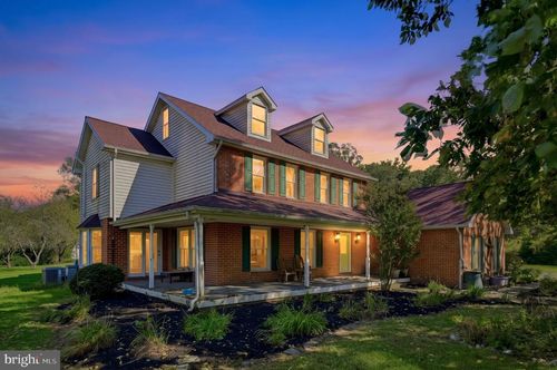 951 Porters Rd, SPRING GROVE, PA, 17362-9166 | Card Image