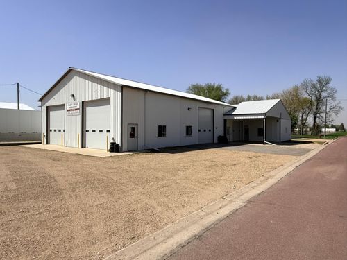 211 8th St, Walnut Grove, MN, 56180-1113 | Card Image