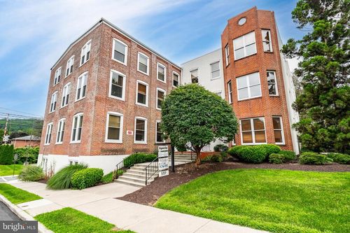 22 S 2nd St, Emmaus, PA, 18049-3984 | Card Image