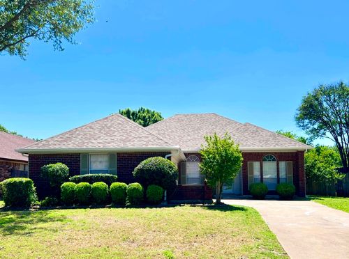 2735 Wentworth Dr, Grand Prairie, TX, 75052-4247 | Card Image