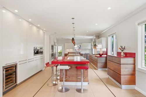 2 Hudson St, Hastings On Hudson, NY, 10706-3915 | Card Image