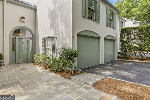10-10 Mooregate Sq Nw, Atlanta, GA, 30327-1539 | Card Image