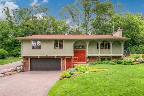 5645 Grant Lorenz Rd, Shorewood, MN, 55331-8363 | Card Image