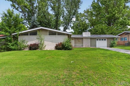 2445 Allen Dr, Florissant, MO, 63033-5537 | Card Image