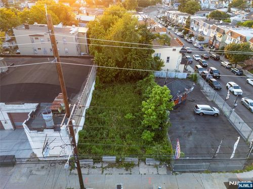 679 Grove St, Irvington, NJ, 07111-3762 | Card Image