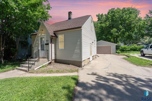 702 S Hawthorne Ave Avenue, Sioux Falls, SD, 57104-4535 | Card Image