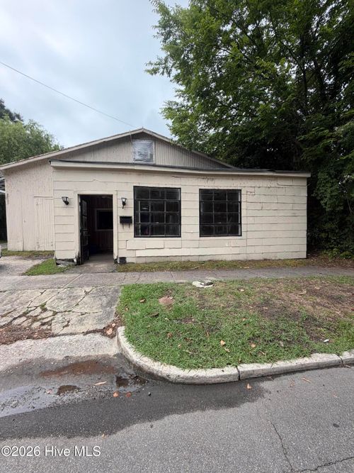 209 W Church St, Edenton, NC, 27932-1811 | Card Image
