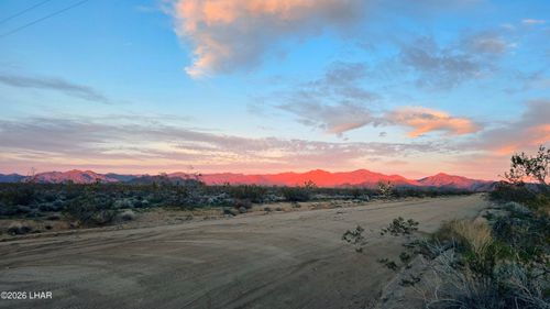 586 S Gene Autry Rd, Yucca, AZ, 86438 | Card Image