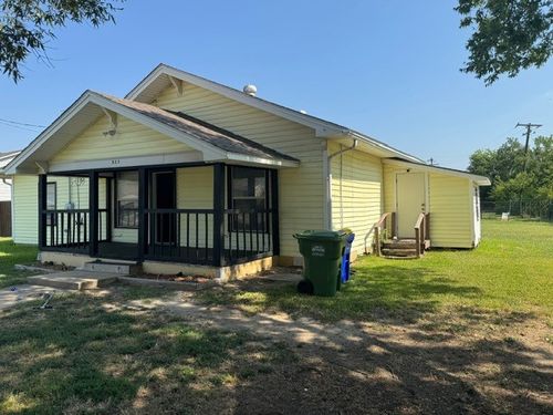 323 E Lloyd St, Krum, TX, 76249-9704 | Card Image