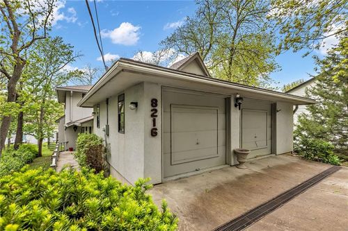 8216 Nw Forest Dr, Weatherby Lake, MO, 64152-1654 | Card Image