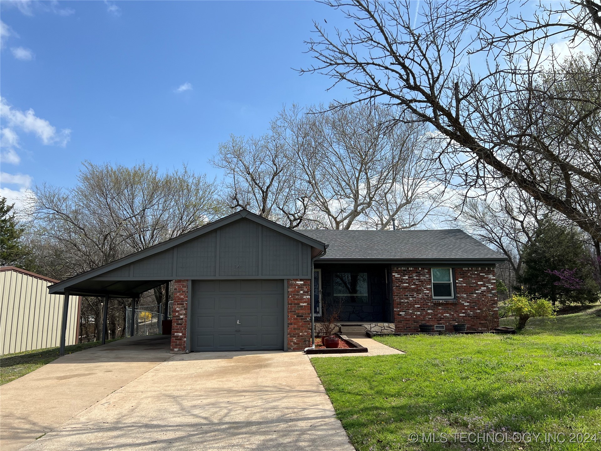 Cedar Dr, Sand Springs, OK 74063