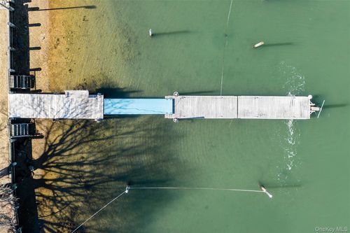 168 Sterling St, Greenport, NY, 11944-1468 | Card Image