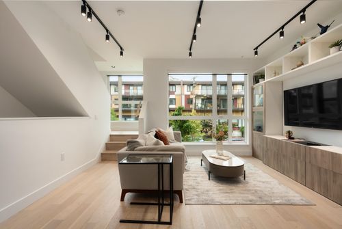 3984 Dumfries Street, Vancouver, BC, V5N0J1 | Card Image