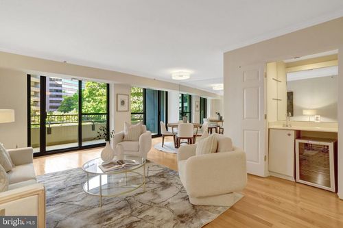 401s-1300 Crystal Dr, ARLINGTON, VA, 22202-3249 | Card Image