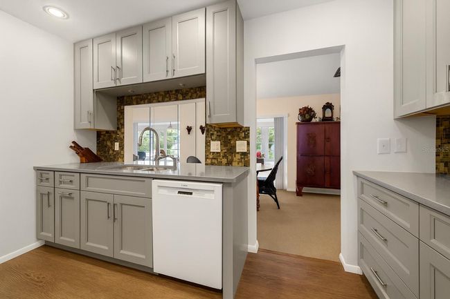 7460 W Country Club Dr N, House other with 2 bedrooms, 2 bathrooms and null parking in Sarasota FL | Image 17