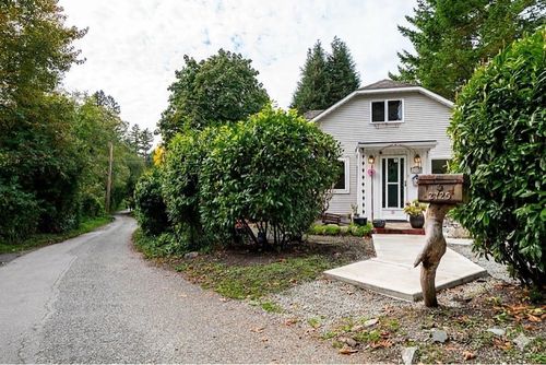 2725 Gordon Ave, Surrey, BC, V4A3J2 | Card Image