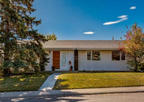 927 124 Ave Sw, Calgary, AB, T2W1T2 | Card Image