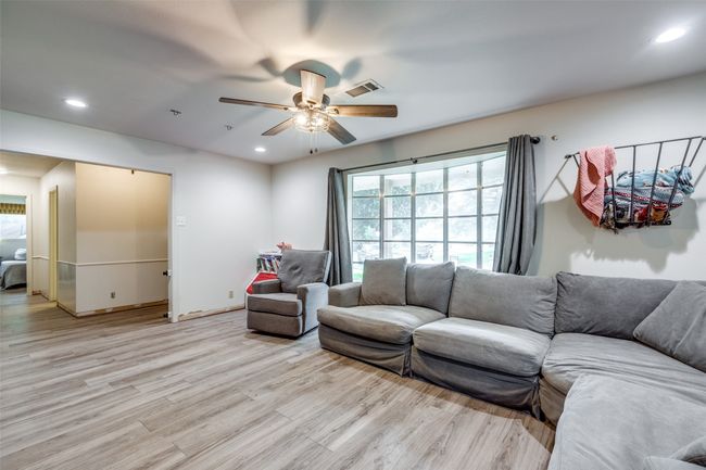 1001 Windsor Dr, House other with 3 bedrooms, 2 bathrooms and null parking in Sherman TX | Image 4