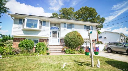 6 Waltie Ct, West Babylon, NY, 11704-6725 | Card Image