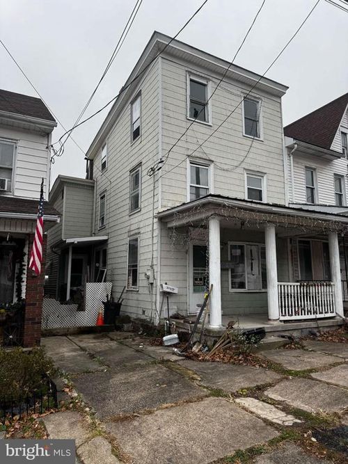 1104 W Walnut St, COAL TOWNSHIP, PA, 17866-1412 | Card Image